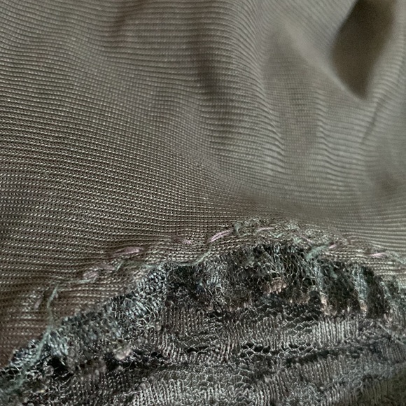 * ON HOLD FOR Huntress * Vintage Sexy Black Lace Slip - Picture 9 of 9